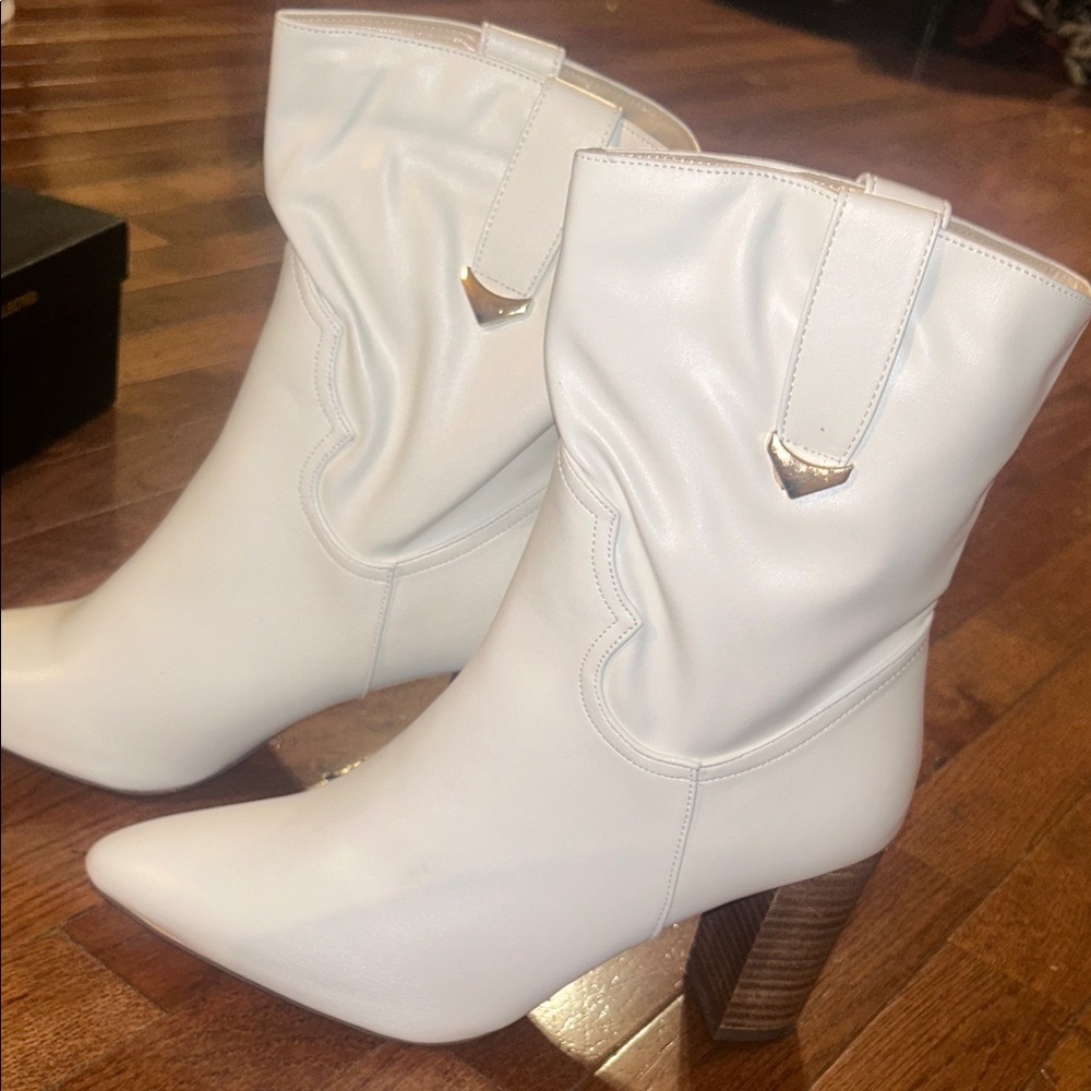 Lulu’s White Leather Women's Boots size 10 nwt